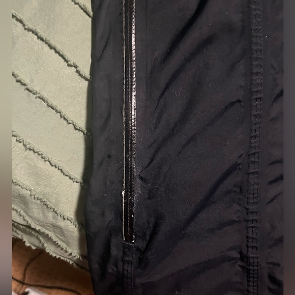 Lululemon right as rain jacket Sz 12 - Picture 3 of 10